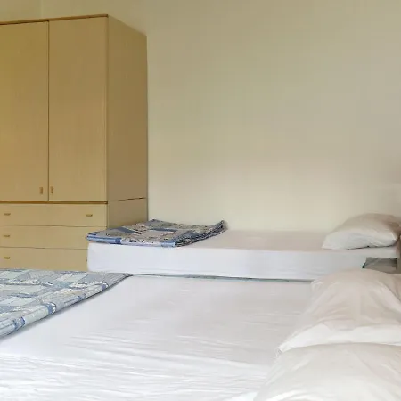 Apartman Locazione Turistica Casa Francesca - Rom190 *