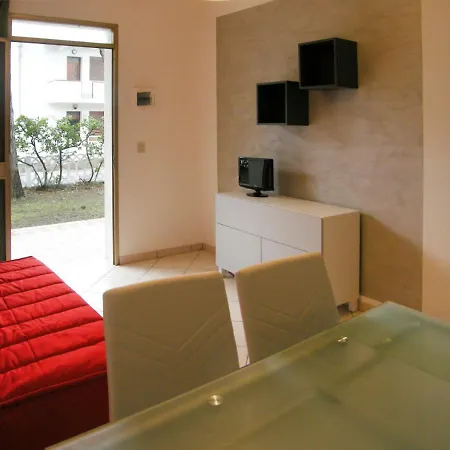 Apartman Locazione Turistica Casa Francesca - Rom190 *